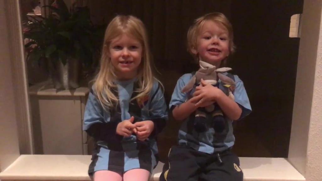 Två syskon sjunger "Hey Jude" 😍